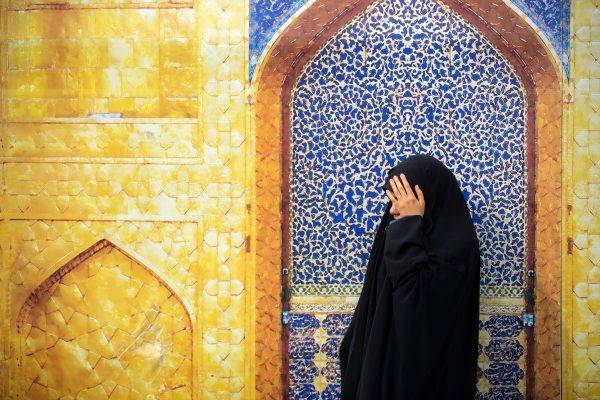 Chusty noszone przez muzułmanki zwykło się potocznie określać jako „hidżab”. Jednak używane przez wyznawczynie islamu nakrycia głowy są bardziej zróżnicowane