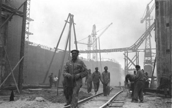 Wiele niemieckich przedsiębiorstw korzystało z niewolniczej pracy więźniów obozów