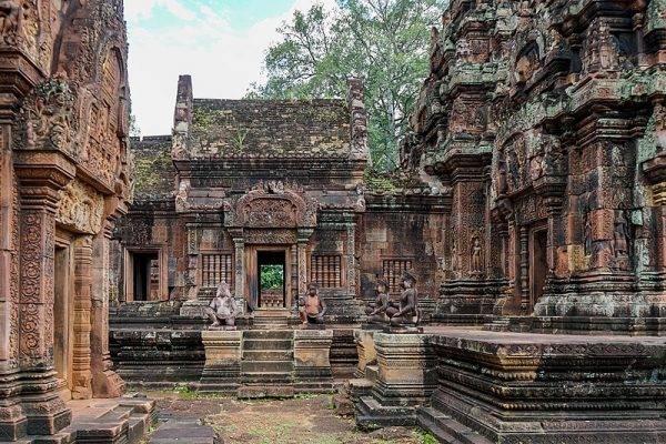 Po potędze Khmerów zachował się Angkor Wat – największy kompleks świątynny na świecie.