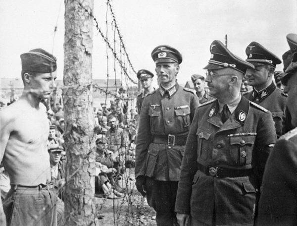 Reichsführer-SS poprosił Bernadotte’a o umożliwienie mu spotkania z Eisenhowerem, by III Rzesza mogła się poddać na froncie zachodnim