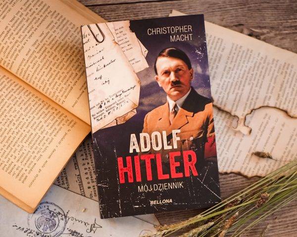 Tekst stanowi fragment najnowszej książki Christophera Machta z gatunku historical fiction „Adolf Hitler. Mój dziennik” (Bellona, 2022).