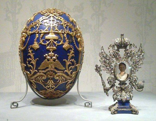 Większość cesarskich jaj Fabergé znajduje się w kolekcjach prywatnych i muzealnych