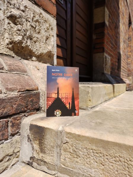 Tekst stanowi fragment książki Agnès Poirier „Notre Dame. Serce Paryża, dusza Francji” (Bo.wiem, 2022).