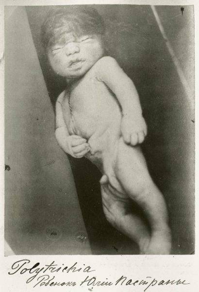 Julia urodziła synka, ale chłopiec zmarł zaledwie po dwóch dniach