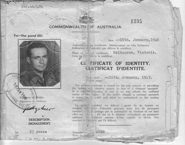 Dokument tożsamości internowanego w Australii Georga Auera.
