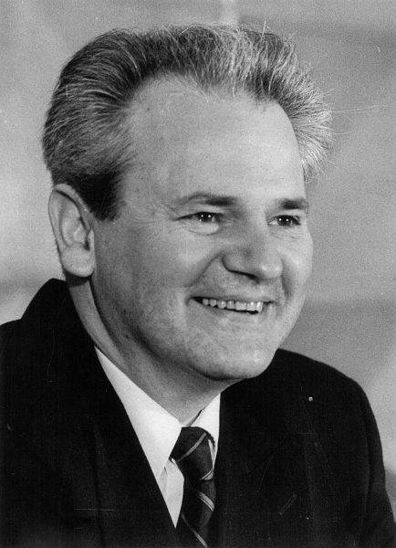 Slobodan Milošević zadbał o to, by uznano go za jedynego obrońcę praw Serbów.