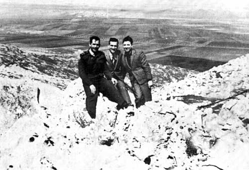 Kamel Amin Tabet (w środku) na Wzgórzach Golan.