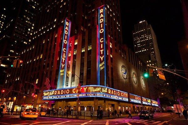 W 1954 roku doszło do jednego z najgłośniejszych zamachów w Radio City Music Hall.