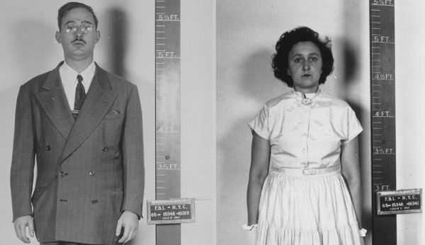 Ethel i Julius Rosenbergowie zostali oskarżeni na podstawie zeznań brata kobiety, Davida Greenglassa.