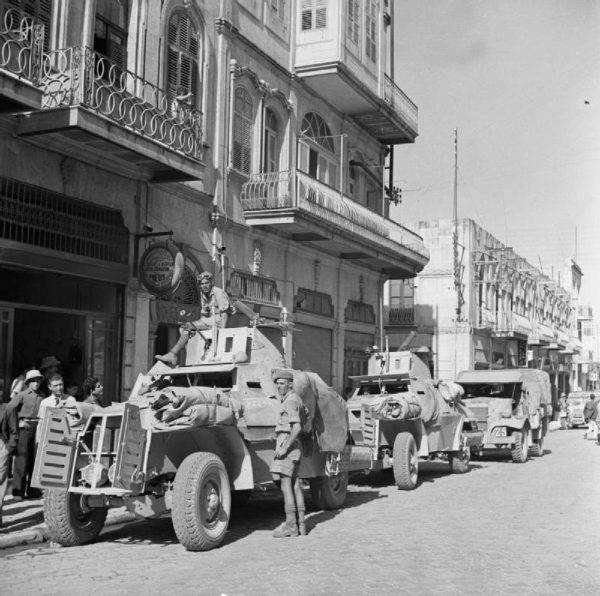 Brytyjskie samochody pancerne w Aleppo.