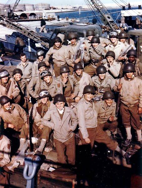 Amerykańscy żołnierze transportowani do Wielkiej Brytanii przed D-Day spędzali na morzu trzy tygodnie lub więcej.
