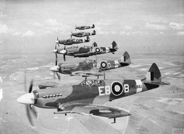 Supermarine_Spitfire_F_Mk_XIIs_of_41_Sqn