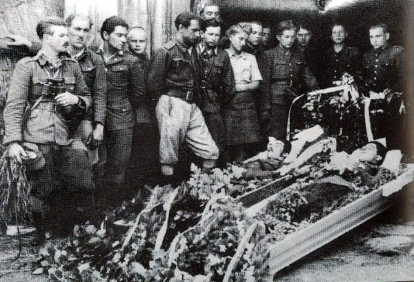 Pogrzeb partyzantów 1946